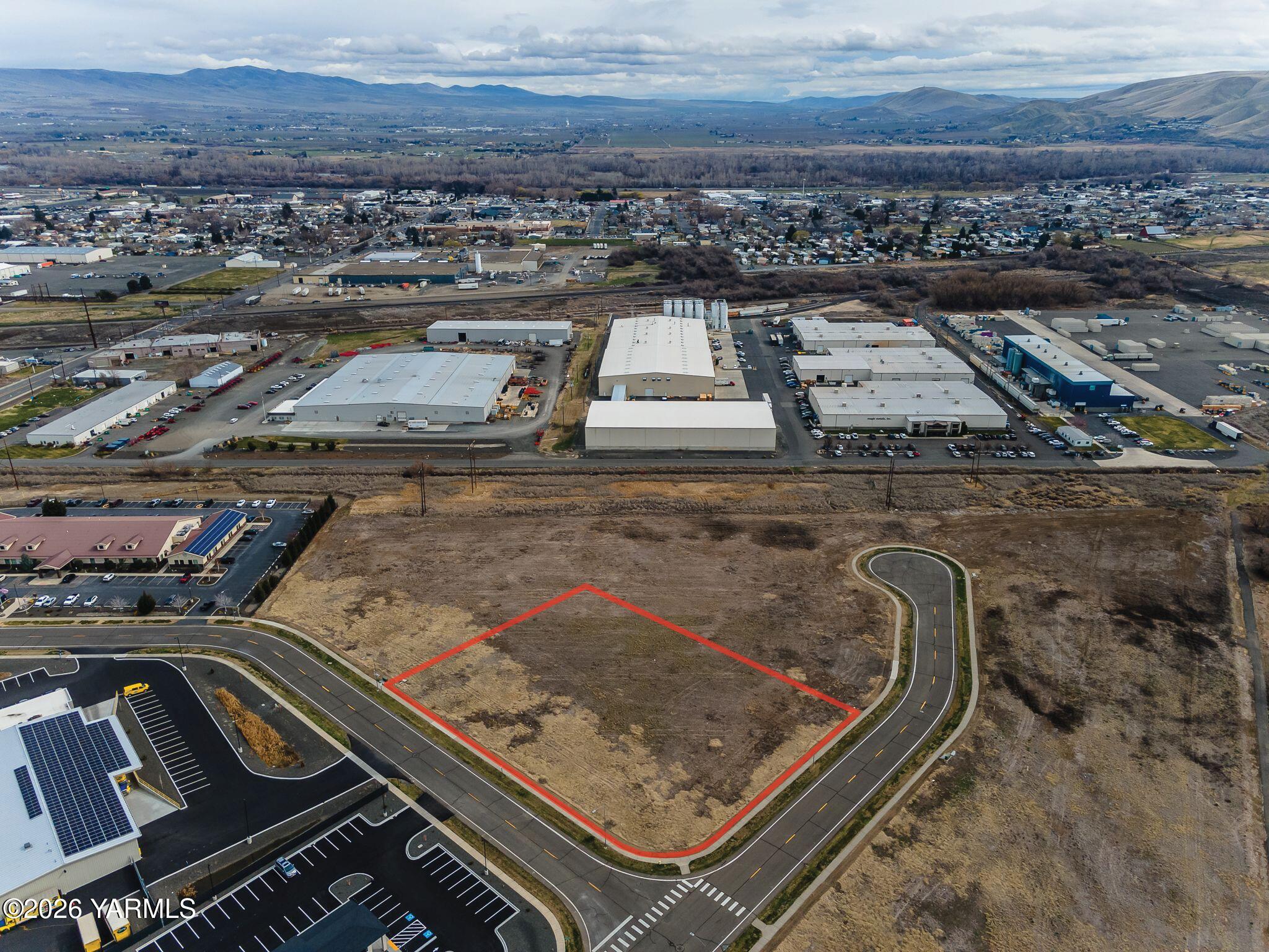 1236 Ahtanum Ridge Dr, Union Gap, WA 98903