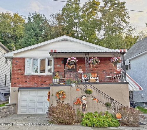 200 Sand St, Dunmore, PA, 18510-2631 | Card Image