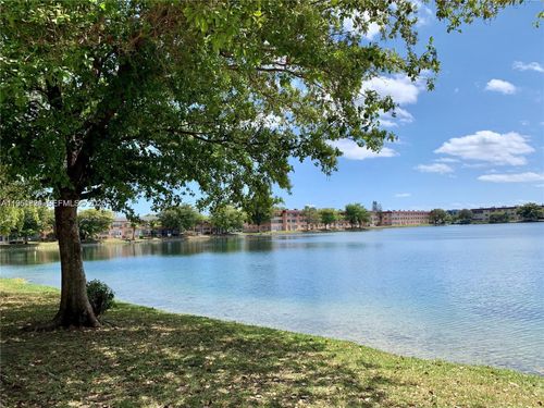 apt-105-270 Ne 191st St, Miami, FL, 33179-3841 | Card Image