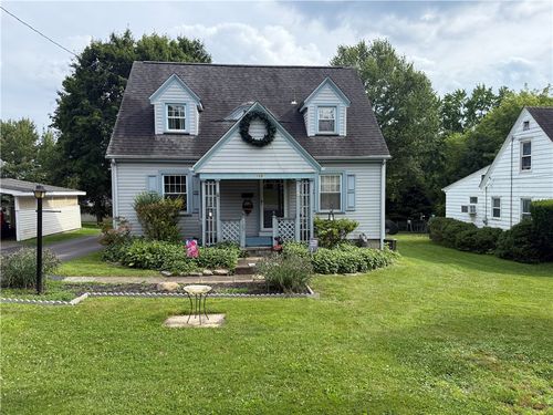 105 W Clen Moore Blvd, New Castle, PA, 16105-2836 | Card Image