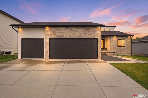 6801 Monarch Dr, Lincoln, NE, 68516-6421 | Card Image