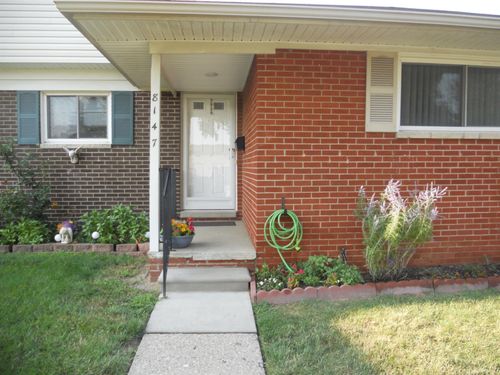 8147 Busko St, Warren, MI, 48093-2806 | Card Image