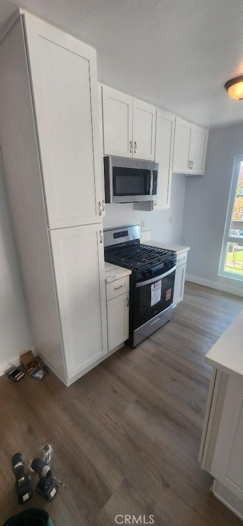 2811 S Fairview St, Santa Ana, CA, 92704-5918 | Card Image