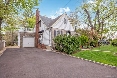 204 Franklin Ave, Malverne, NY, 11565-1934 | Card Image