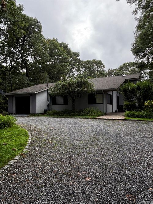 17 Columbine Ave S, Hampton Bays, NY, 11946-1946 | Card Image