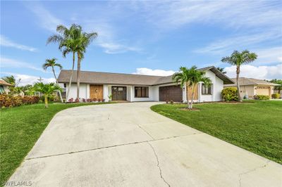 813 Sw 52nd Street, House other with 3 bedrooms, 2 bathrooms and null parking in Cape Coral FL | Image 3