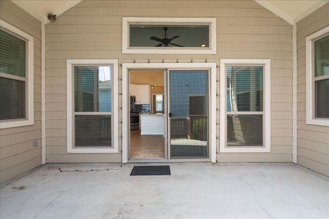 This is the covered side patio off of the kitchen. | Image 21