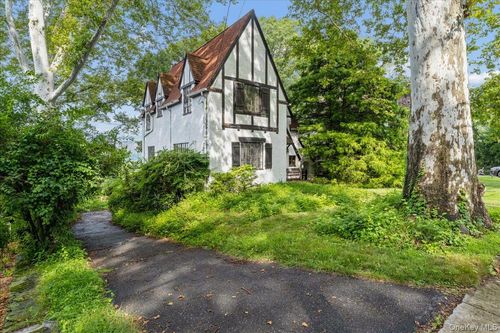 43 Pinecrest Pkwy, Hastings On Hudson, NY, 10706-3703 | Card Image