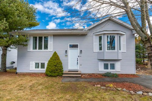 82 Governors Lake Dr, Timberlea, NS, B3T1A5 | Card Image