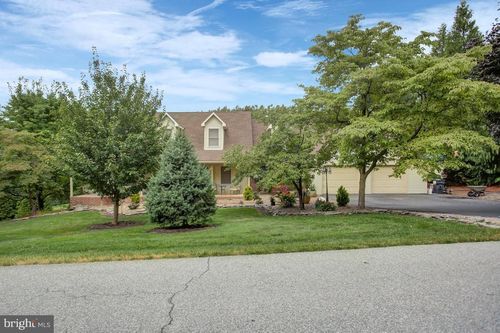 511 Larkspur Ln, CHAMBERSBURG, PA, 17202-3149 | Card Image