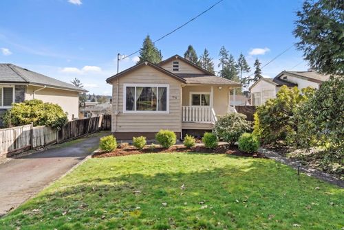 570 Colby St, New Westminster, BC, V3L3Z1 | Card Image