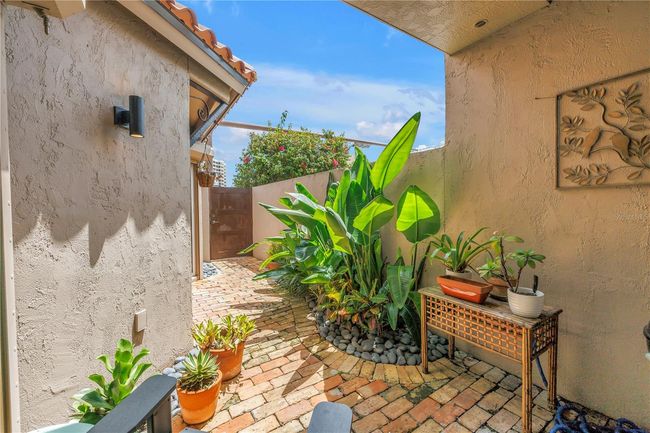 APT-1 - 200 Cocoanut Ave, Condo with 2 bedrooms, 3 bathrooms and null parking in SARASOTA FL | Image 6