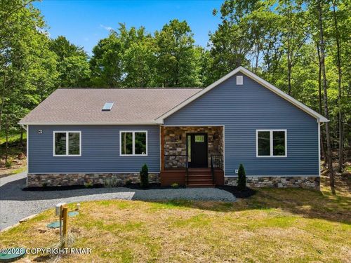 124 Wallenpaupack Dr, Greentown, PA, 18426-3507 | Card Image