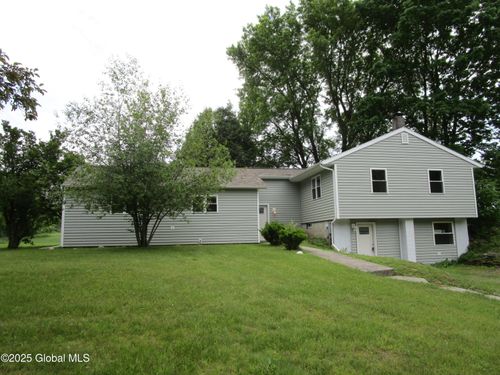 556 Cottrell Rd, Hoosick Falls, NY, 12090-4814 | Card Image