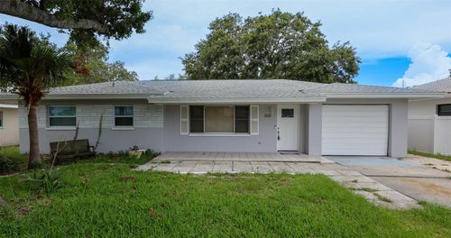 686 Manor Dr W, DUNEDIN, FL, 34698-7805 | Card Image
