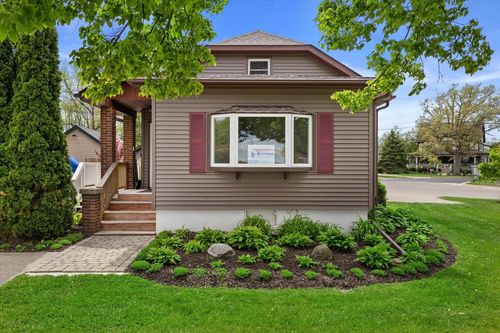 752 Wells Street, Lake Geneva, WI, 53147 | Card Image