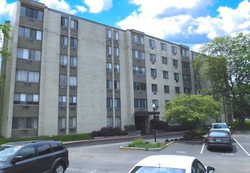 apt-107-9740 S Pulaski Rd, Oak Lawn, IL, 60453-3328 | Card Image