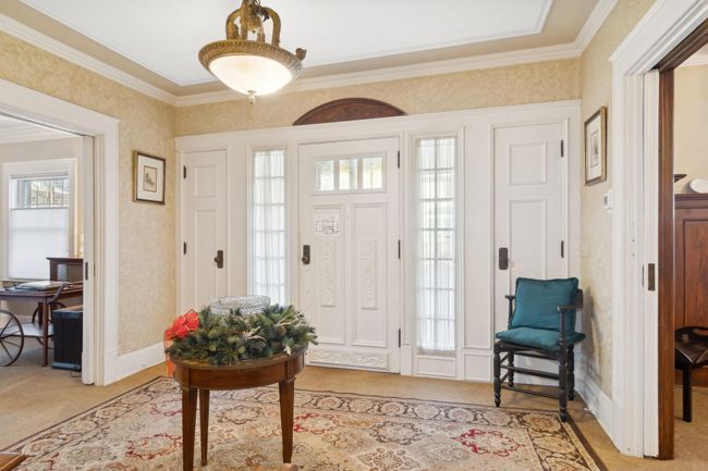05_1121DouglasAve_32001_Foyer_HiRes.jpg | Image 5