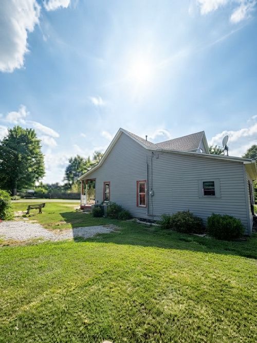 108 E Bissell St, Tower Hill, IL, 62571-9532 | Card Image