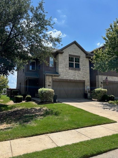 452 Hunt Dr, Lewisville, TX, 75067-8204 | Card Image