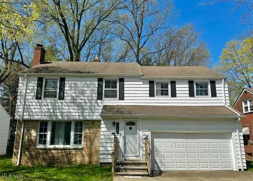 884 Richmond Rd, Lyndhurst, OH, 44124-1056 | Card Image
