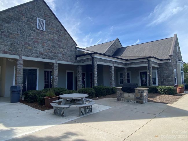 Rear view of clubhouse | Image 35
