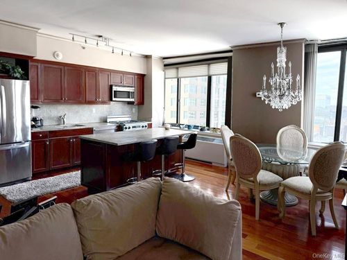 apt-16e-10 City Pl, White Plains, NY, 10601-3341 | Card Image