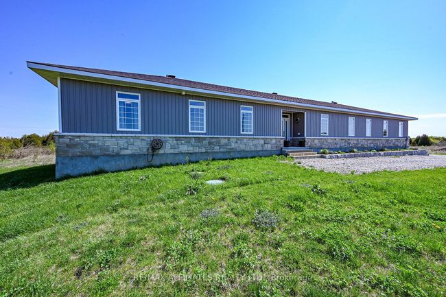 2064 Rosedale Road N, House other with 3 bedrooms, 3 bathrooms and 6 parking in Montague ON | Image 4