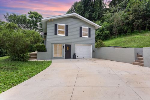 743 Summit Dr, Logan, OH, 43138-9403 | Card Image