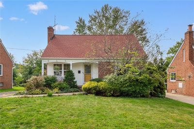 View of front of house featuring a front yard | Image 1