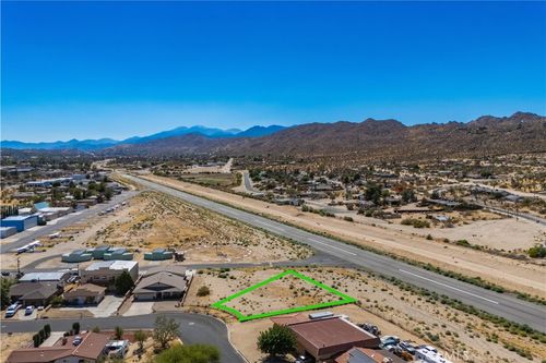 6780 Lindberg Ln, Yucca Valley, CA, 92284-3050 | Card Image