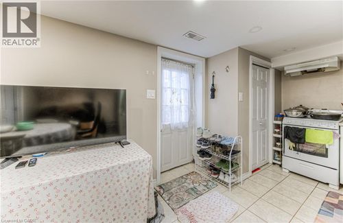 3 Brock St, Kitchener, ON, N2M1X2 | Card Image