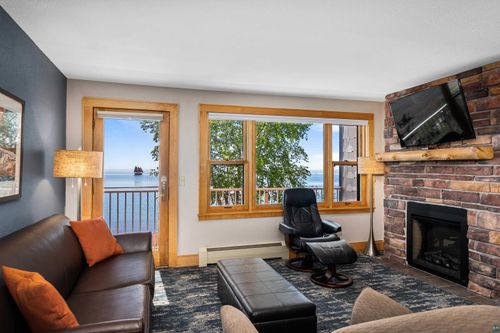 203-21 E Wisconsin St, Grand Marais, MN, 55604-5018 | Card Image