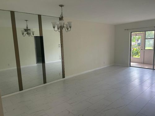 102-1 Abbey Ln, Delray Beach, FL, 33446-1606 | Card Image