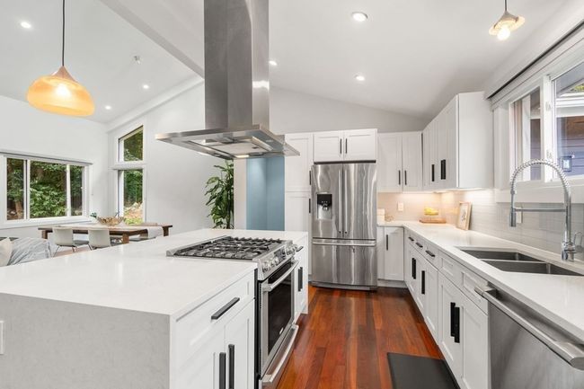 1106 Edgell Rd, House other with 4 bedrooms, 4 bathrooms and 2 parking in Framingham MA | Image 7