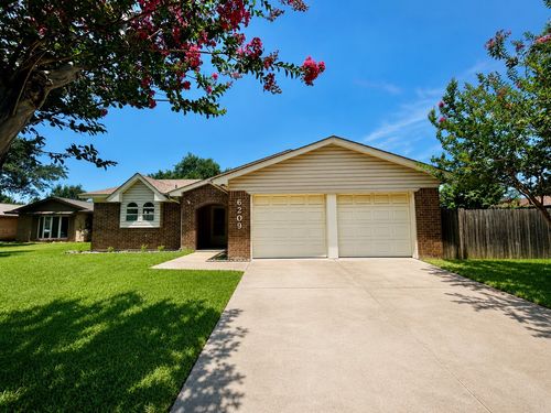 6209 Gayle Dr, North Richland Hills, TX, 76180-4724 | Card Image