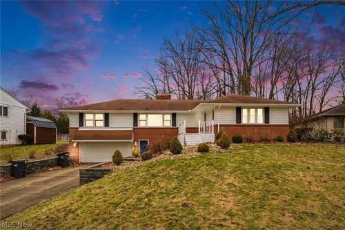 1215 Pleasant Valley Dr Ne, Warren, OH, 44483-4550 | Card Image