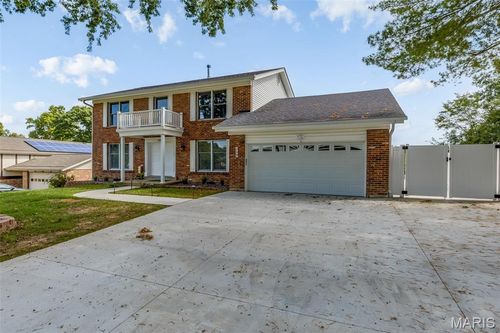 148 Spring Oaks Dr, Ballwin, MO, 63011-3834 | Card Image