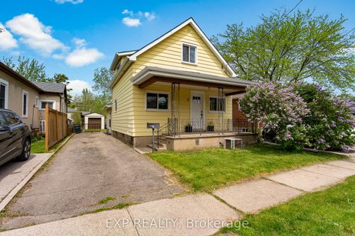 17 Moote St, St Catharines, ON, L2N1B3 | Card Image