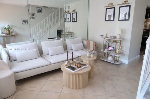 102-2201 W 52nd St, Hialeah, FL, 33016-2065 | Card Image