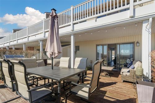 10-61 W Tiana Rd, Hampton Bays, NY, 11946-3626 | Card Image
