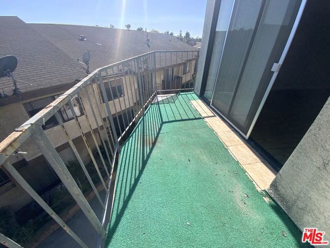 Balcony | Image 21