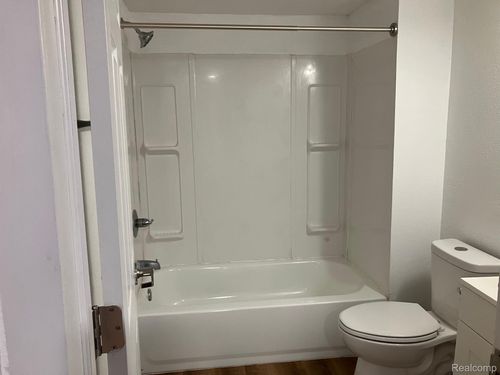 unit-6-1305 Washington Ave, Bay City, MI, 48708-5761 | Card Image