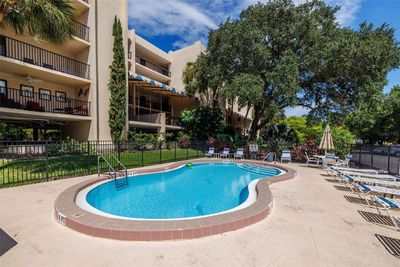 208 - 208 Tarpon Point, Condo with 2 bedrooms, 2 bathrooms and null parking in Tarpon Springs FL | Image 2