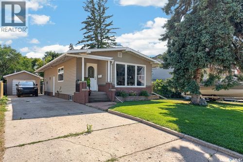 529 Athabasca St W, Moose Jaw, SK, S6H2C5 | Card Image