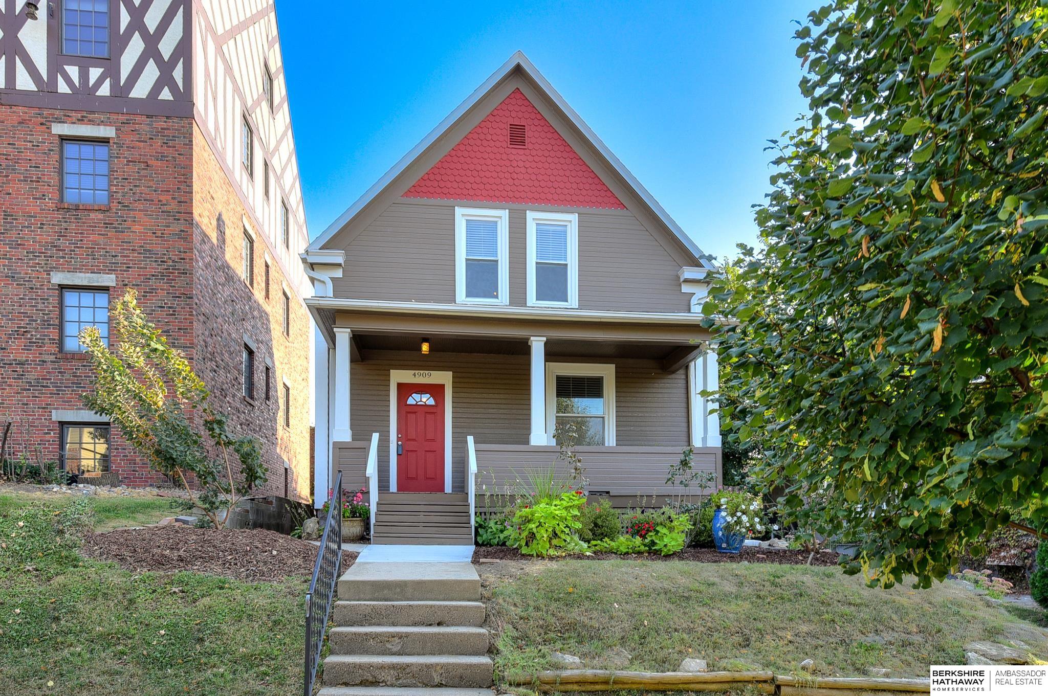 Davenport St, Omaha, NE 68132