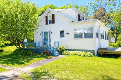 32 School St, Belgrade, ME, 04917-4401 | Card Image