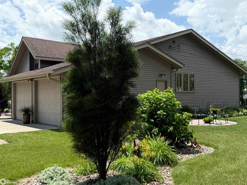 300 N Sumner Ave, Creston, IA, 50801-2041 | Card Image