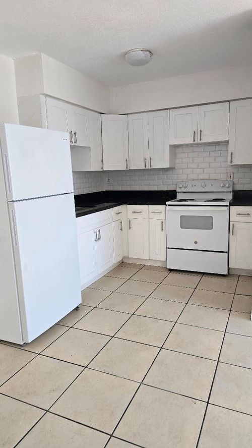 9-1290 Ne 142nd St, North Miami, FL, 33161-2572 | Card Image