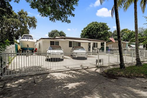 6404 Meade St, Hollywood, FL, 33024-2032 | Card Image
